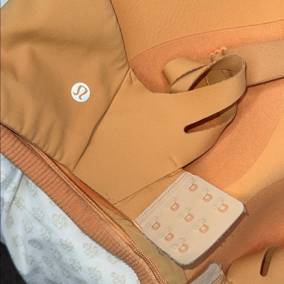 Lululemon AirSupport Bra – Wild Orange– Size 38DD - Picture 8 of 9